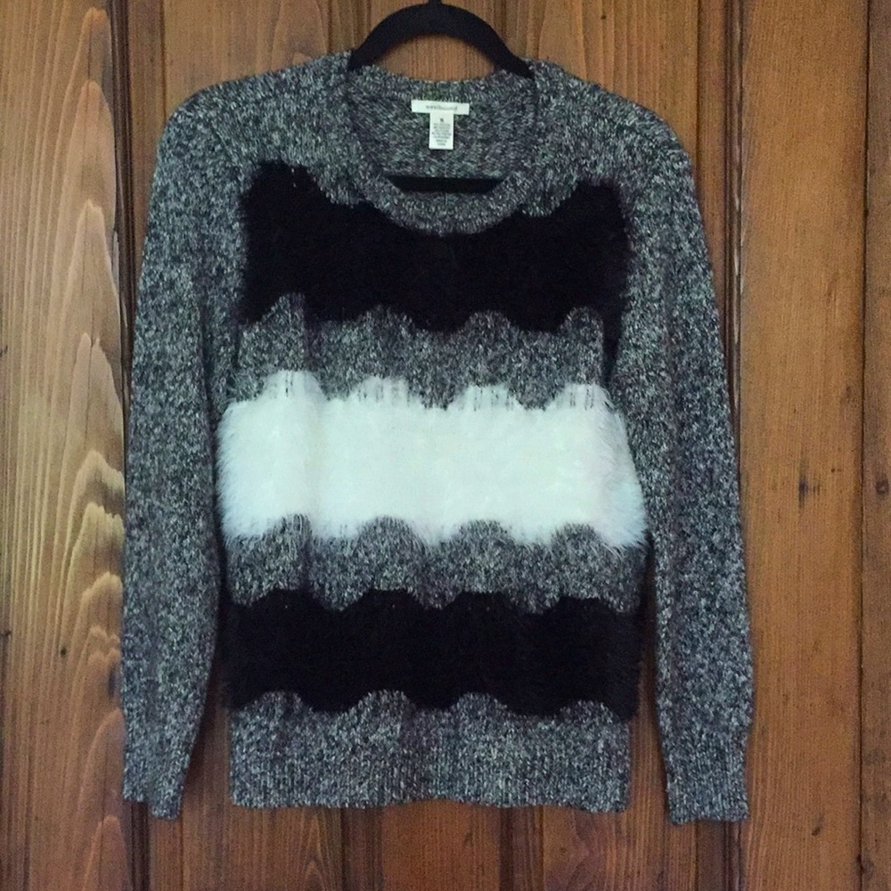 Westbound black & white sweater Size S